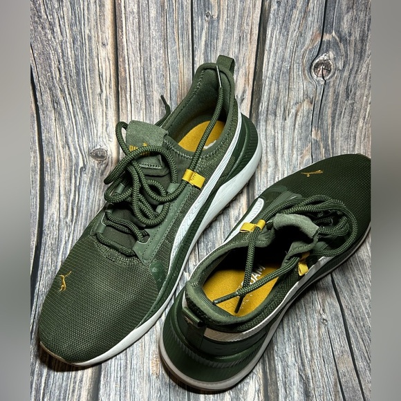 Puma Sneakers Size 11.5 - Picture 3 of 4